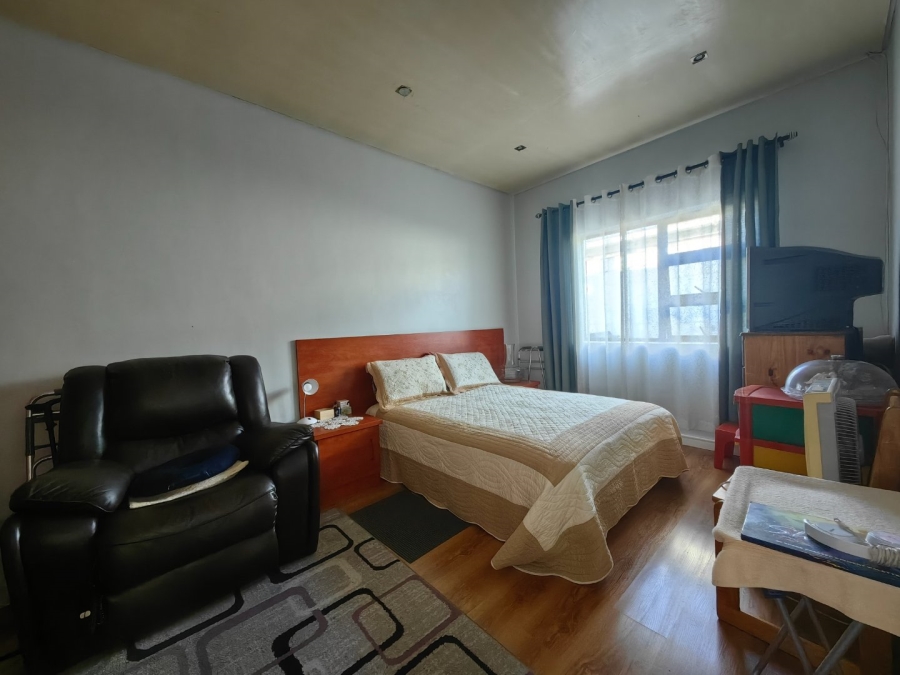 8 Bedroom Property for Sale in Belgravia Western Cape